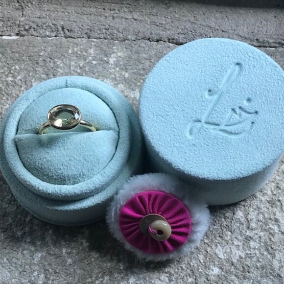 Lisa Eldridge The Meena Ring Oval Cut Light Citrine in Solid 18K Gold - Picture 1 of 4